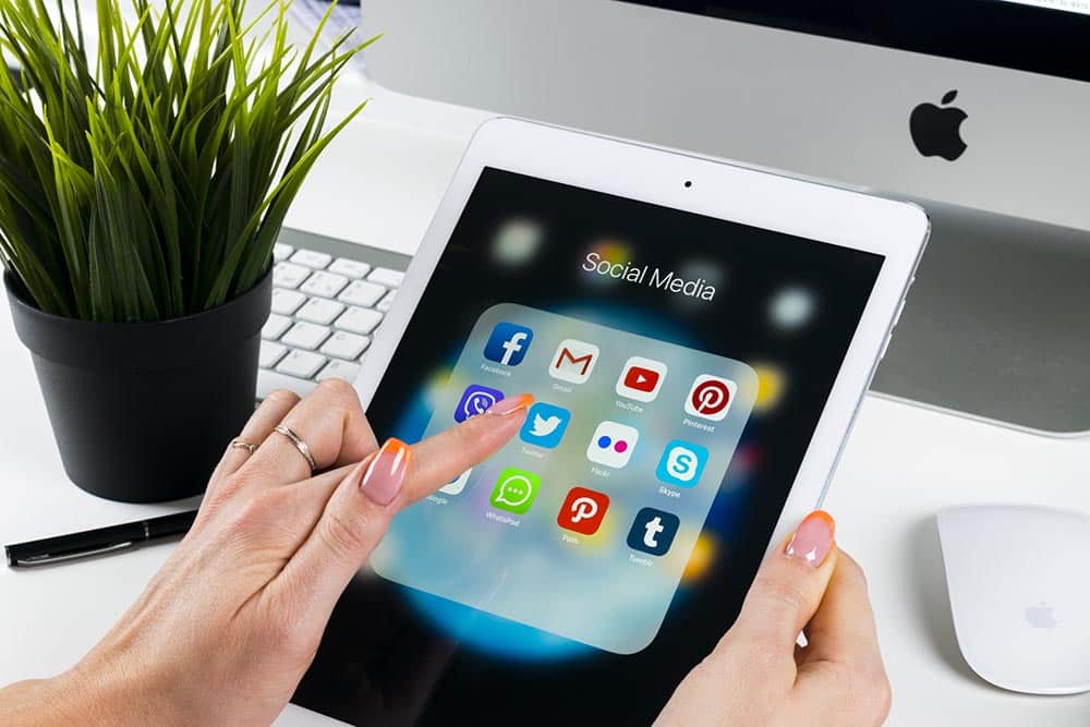 Online annoncering på sociale medier som Facebook, Instagram, LinkedIn, YouTube og Google Ads